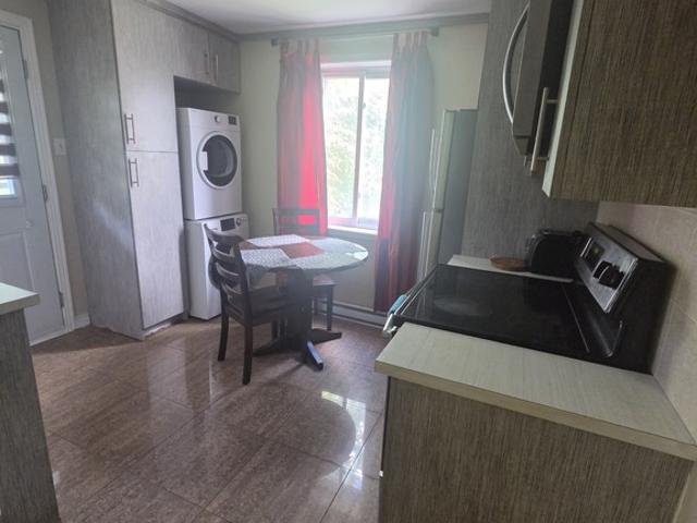 Appartement à Louer 12450 Blvd. Laurentien, Montreal, QC H4K 1N6, Ahuntsic Cartierville Montréal 8 photos | Logis Québec