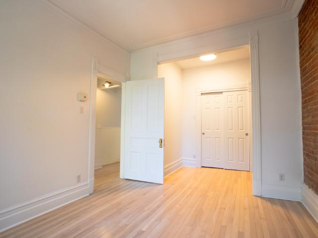 Appartement à Louer 1278 Rue Panet, Ville Marie Centre Ville, Vieux Montréal 10 photos | Logis Québec