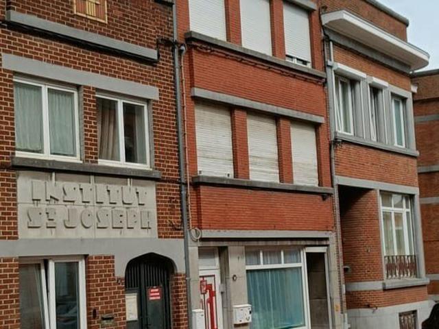 Appartement à louer: 1 chambre, 1er étage sans ascenseur
