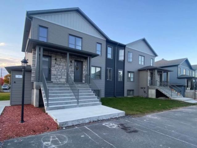 Appartement à Louer 1 des bâtisseurs, Bedford Ville 10 photos | Logis Québec