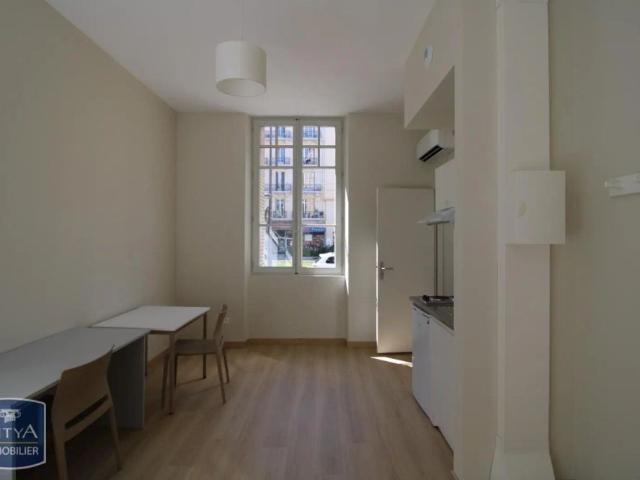 Appartement à louer 1 pièce 21.81m²