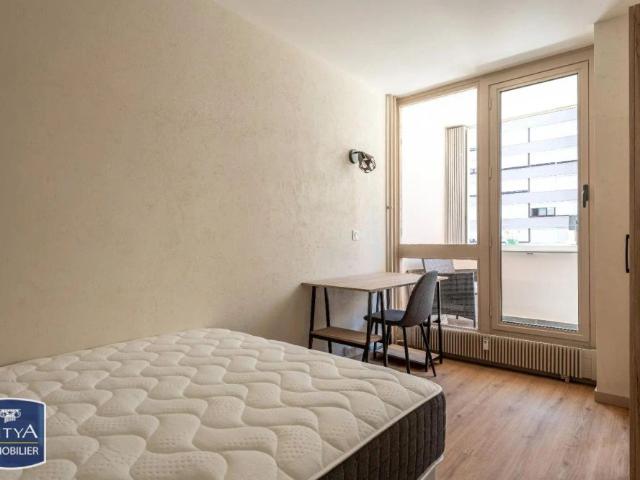 Appartement à louer 1 pièce 78.61m²