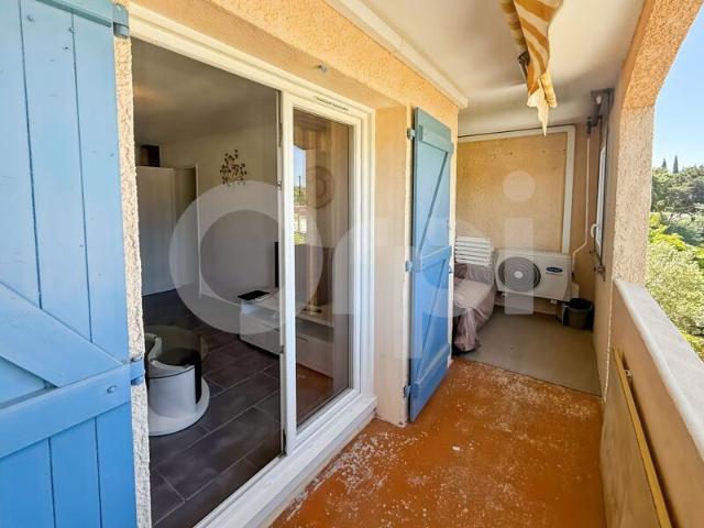 Appartement à louer 1 pièce • La Londe les Maures
