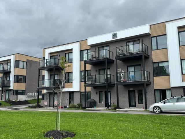 Appartement à Louer 2470 Rue King Est, Fleurimont Sherbrooke 12 photos | Logis Québec