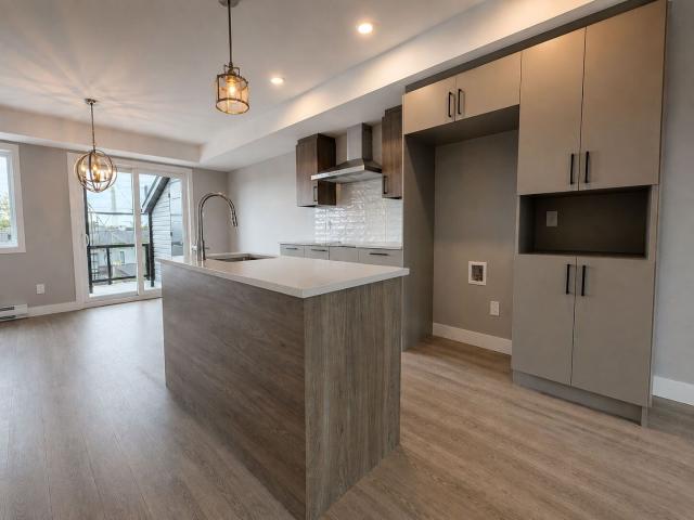 Appartement à Louer 2564 Rue Sainte Anne Varennes J3X 0E8, Varennes 13 photos | Logis Québec