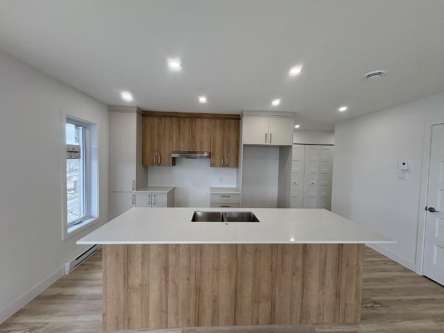 Appartement à Louer 256 boulevard Jacques Cartier nord, Les Nations Sherbrooke 7 photos | Logis Québec