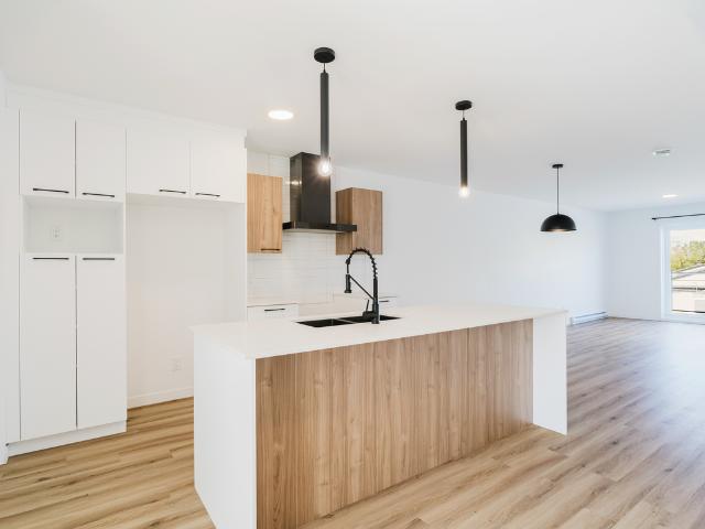 Appartement à Louer 2582 Rue King Est, Fleurimont Sherbrooke 11 photos | Logis Québec