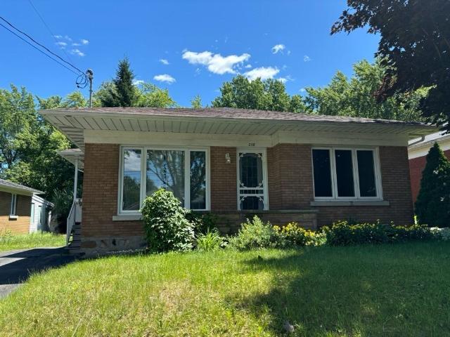 Appartement à Louer 258 Boulevard Garon Drummondville J2C 4A3, Drummondville 6 photos | Logis Québec