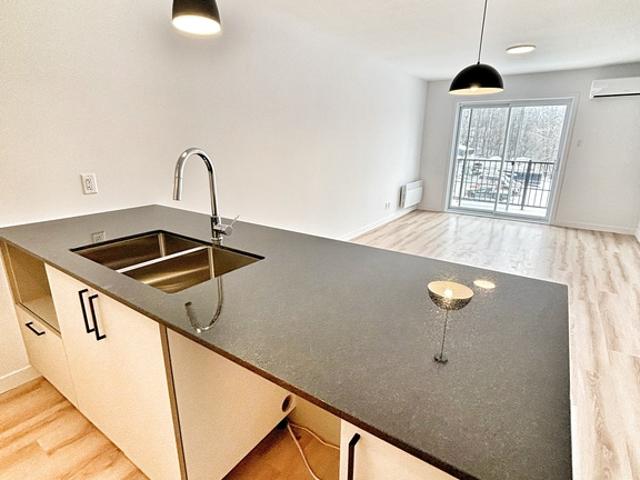 Appartement à Louer 2645 rue King est, Fleurimont Sherbrooke 16 photos | Logis Québec