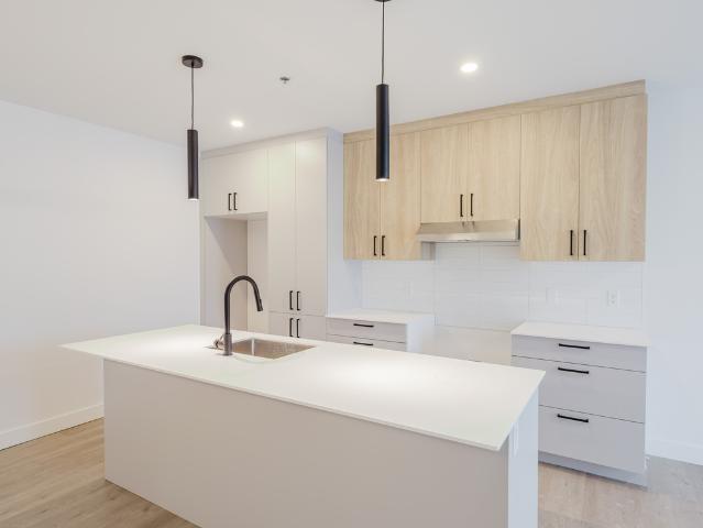 Appartement à Louer 2015 rue King Est, Fleurimont Sherbrooke 16 photos | Logis Québec
