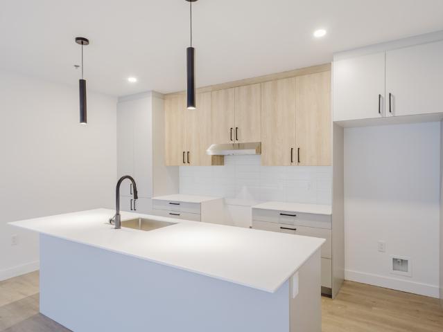 Appartement à Louer 2015 rue King Est, Fleurimont Sherbrooke 14 photos | Logis Québec