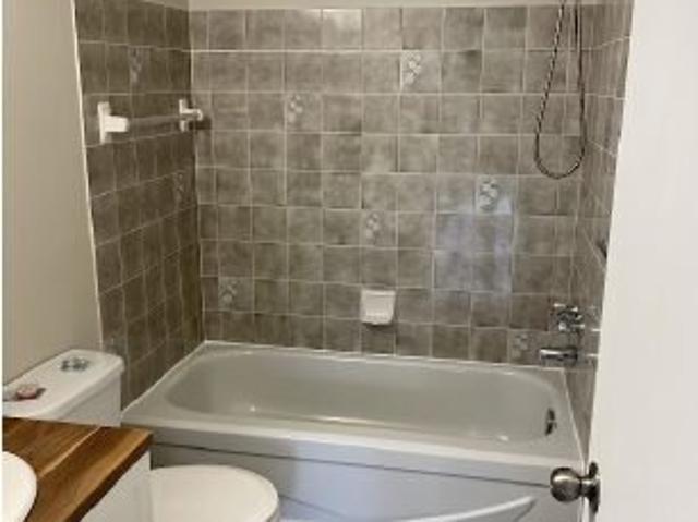 Appartement à Louer 205 Rue King Est, Fleurimont Sherbrooke 1 photos | Logis Québec