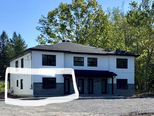 Appartement à Louer 2261 rue René Vinet, Sainte Clotilde 11 photos | Logis Québec
