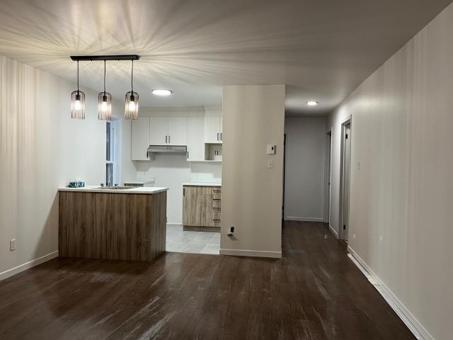 Appartement à Louer 22 principale Nord, Sutton 15 photos | Logis Québec