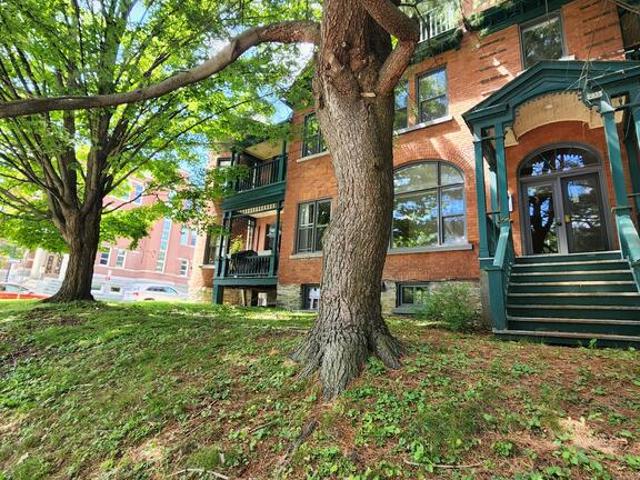 Appartement à Louer 233 Rue Ball, Mont Bellevue Sherbrooke 16 photos | Logis Québec