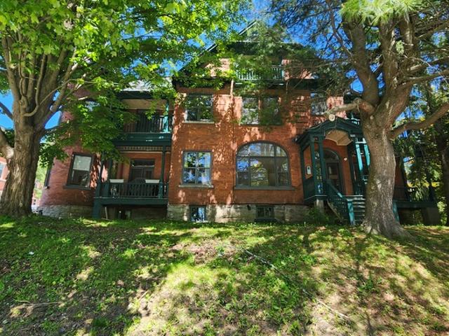 Appartement à Louer 233 Rue Ball, Mont Bellevue Sherbrooke 17 photos | Logis Québec