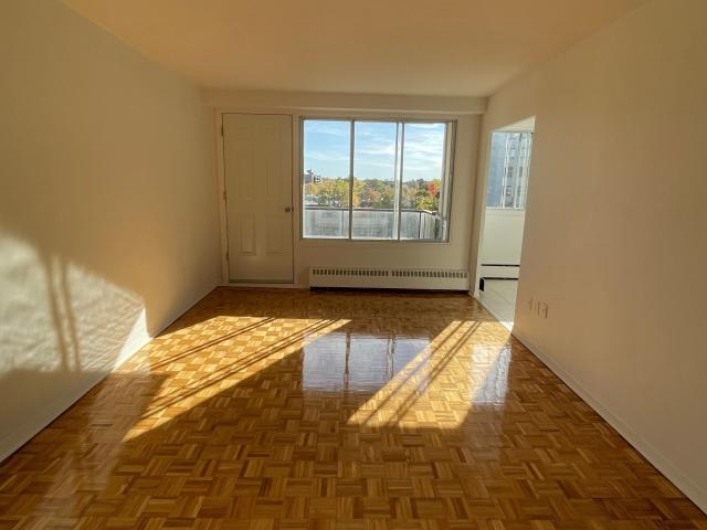 Appartement à Louer 239 Bd Deguire Saint Laurent H4N 1P2, Saint Laurent Montréal 14 photos | Logis Québec