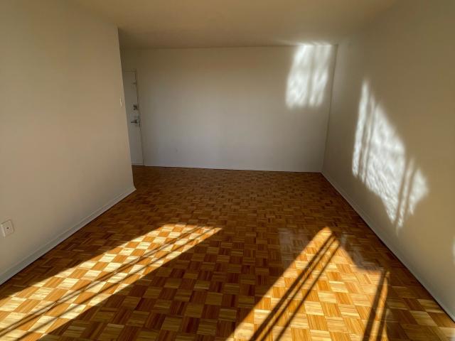 Appartement à Louer 239 Bd Deguire Saint Laurent H4N 1P2, Saint Laurent Montréal 14 photos | Logis Québec