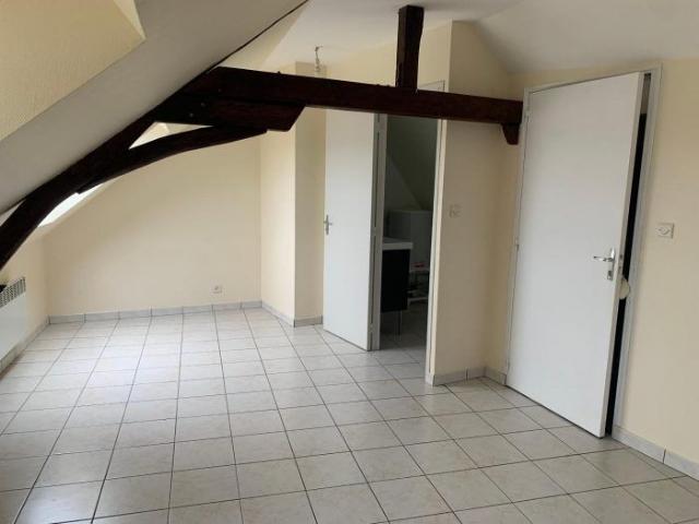 Appartement à louer, 2 pièces MAUGES SUR LOIRE ST LAURENT DE LA PLAINE 49290