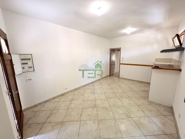 Appartement à louer, 2 pièces NIMES 30000