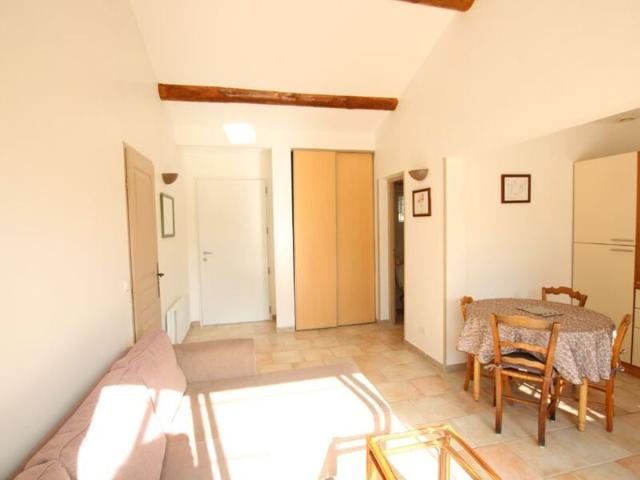 Appartement à louer 2 pièces • Althen des Paluds