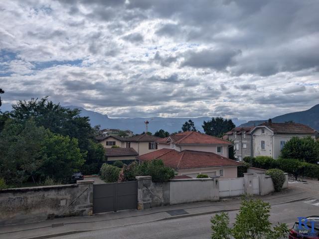 Appartement à louer, 2 pièces Gières 38610