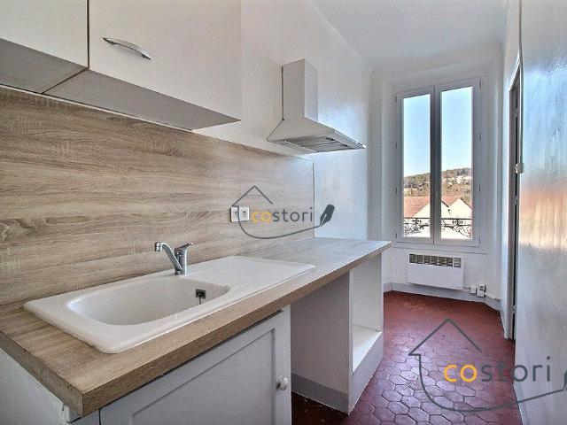 Appartement à louer, 2 pièces Trans en Provence 83720