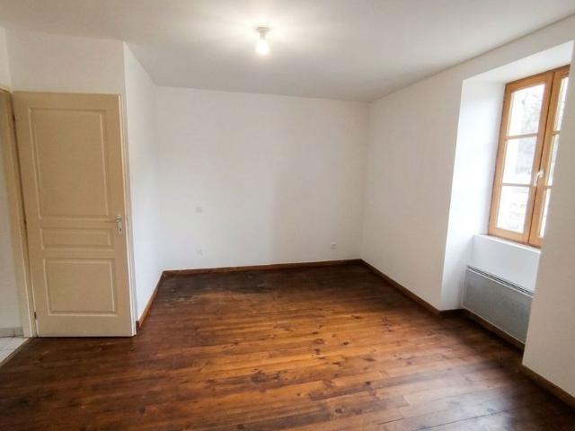 Appartement à louer 2 pièces • 49 m 2 Largentière