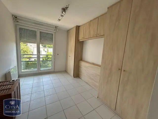 Appartement à louer 2 pièces 56.11m²