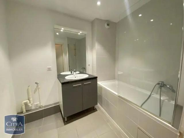 Appartement à louer 2 pièces 56.59m²