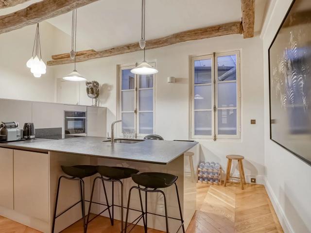 Appartement à louer 2 pièces 59,01 m² | Paris 75006 SAINT GERMAIN DES PRÉS / RUE DE SEINE | 2 860 € | Junot