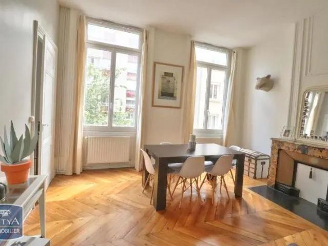 Appartement à louer 2 pièces 72.77m²
