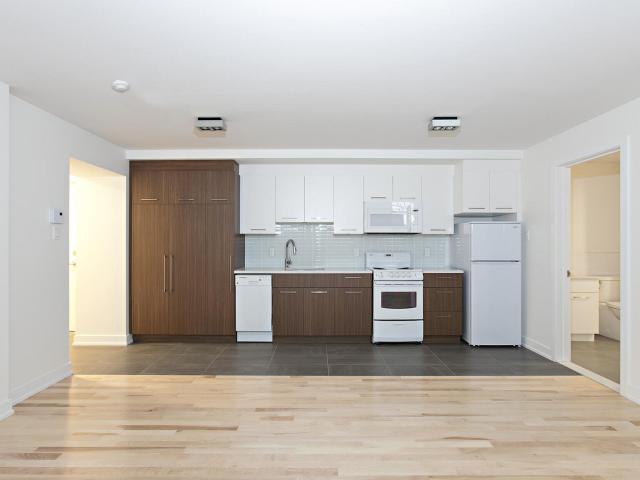 Appartement à Louer 3025 Rue Sherbrooke Ouest, Montréal 6 photos | Logis Québec