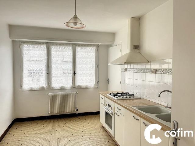 PAU T3 lumineux avec cave et garage dans environnement calme