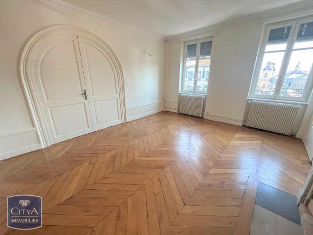 Appartement à louer 3 pièces 109.79m²