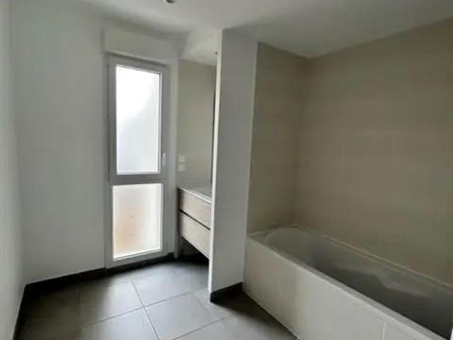 Appartement à louer 3 pièces 66.76m²