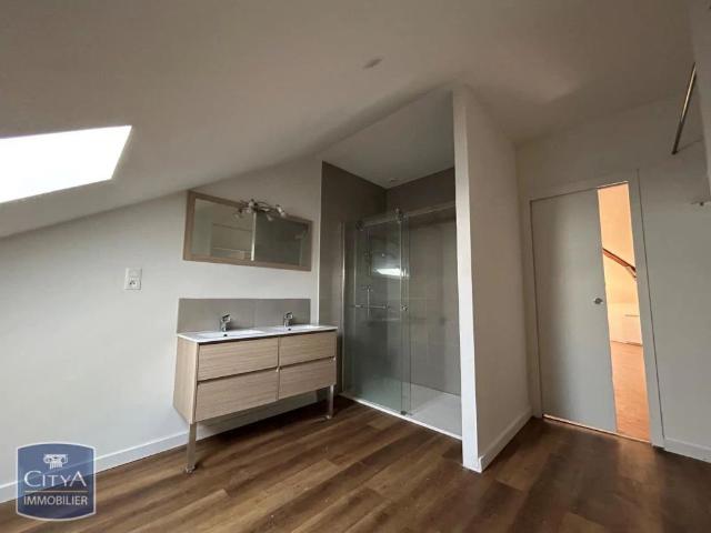 Appartement à louer 3 pièces 77.06m²