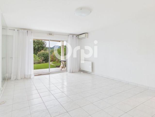 Appartement à louer 3 pièces • 78,04 m 2 Mandelieu la Napoule