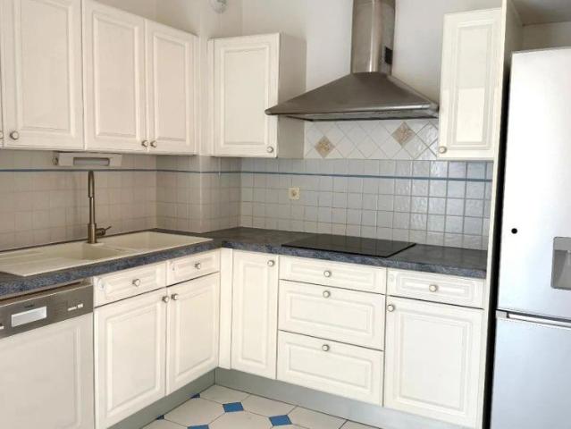 Appartement à louer 3 pièces 80m²