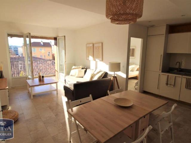 Appartement à louer 3 pièces 81m²