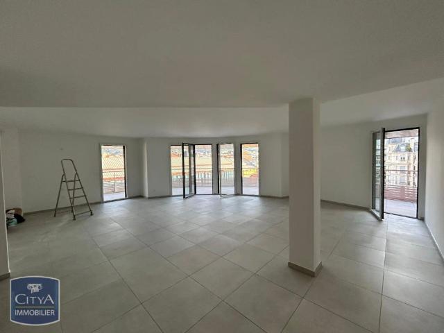 Appartement à louer 3 pièces 92m²