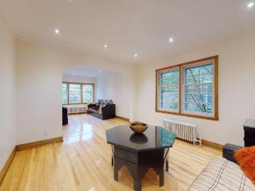 Le Plateau Mont-Royal, Montreal - Parking