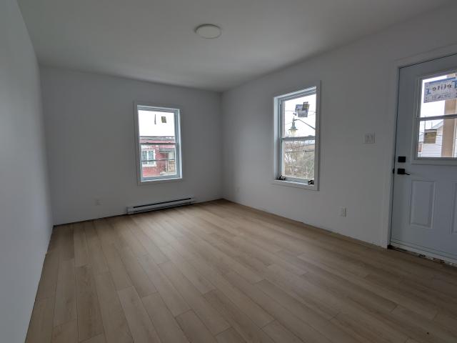 Appartement à Louer 482 Rue Principale Nord, Richmond 5 photos | Logis Québec