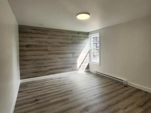 Appartement à Louer 405 RUE LÉONIDAS, Mont Bellevue Sherbrooke 13 photos | Logis Québec