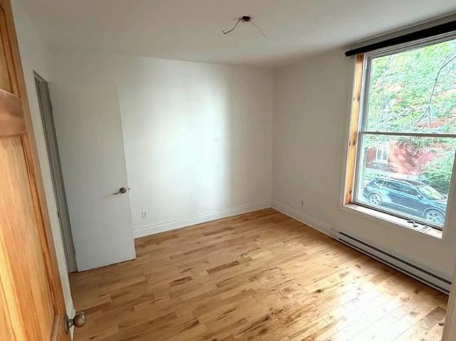 Appartement à Louer 4362 rue chambord, Mont Royal 8 photos | Logis Québec