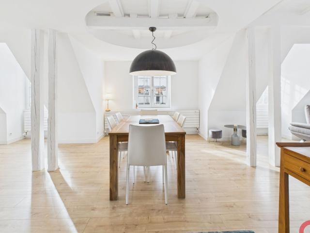 Appartement à louer 4 pièces 146 m