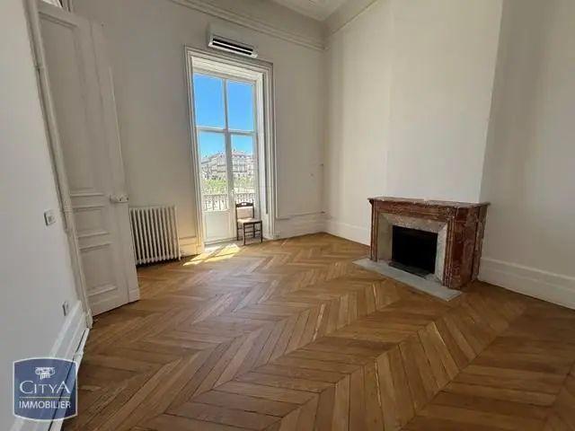 Appartement à louer 4 pièces 179.46m²