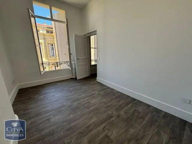 Appartement à louer 4 pièces 179.46m²