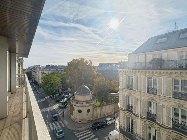 Appartement à louer 4 pièces • 107 m2 Paris 8