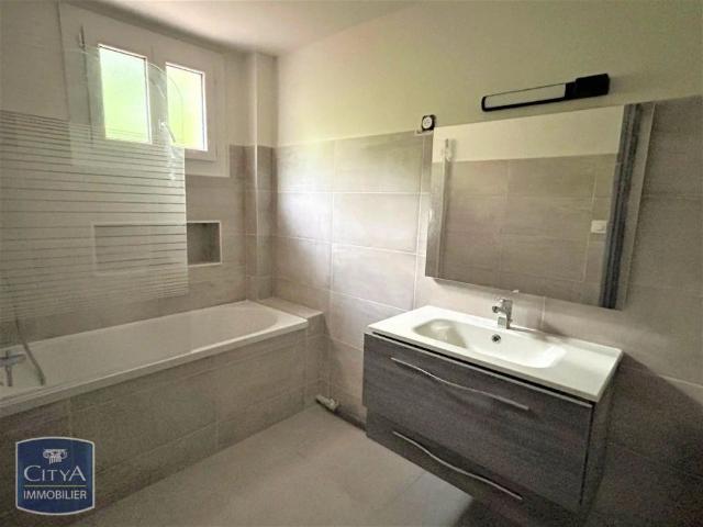 Appartement à louer 4 pièces 111.08m²